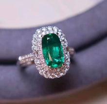 Load image into Gallery viewer, 1.9ct Muzo Green Emerald, Insignificant Oil
