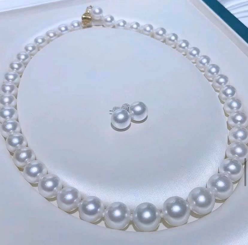 9-11mm Australian White South Sea Pearl!! Full Round, Minor Flaw!