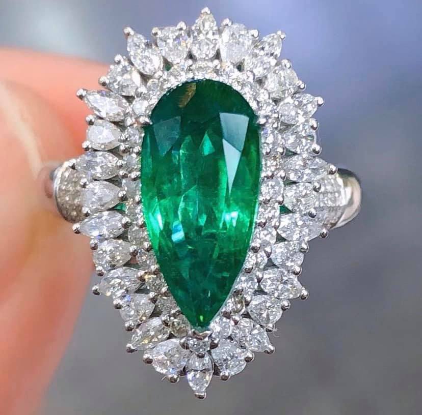 3.17ct Vivid Green Emerald