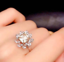 Load image into Gallery viewer, 1.52ct Light Orange Sapphire
