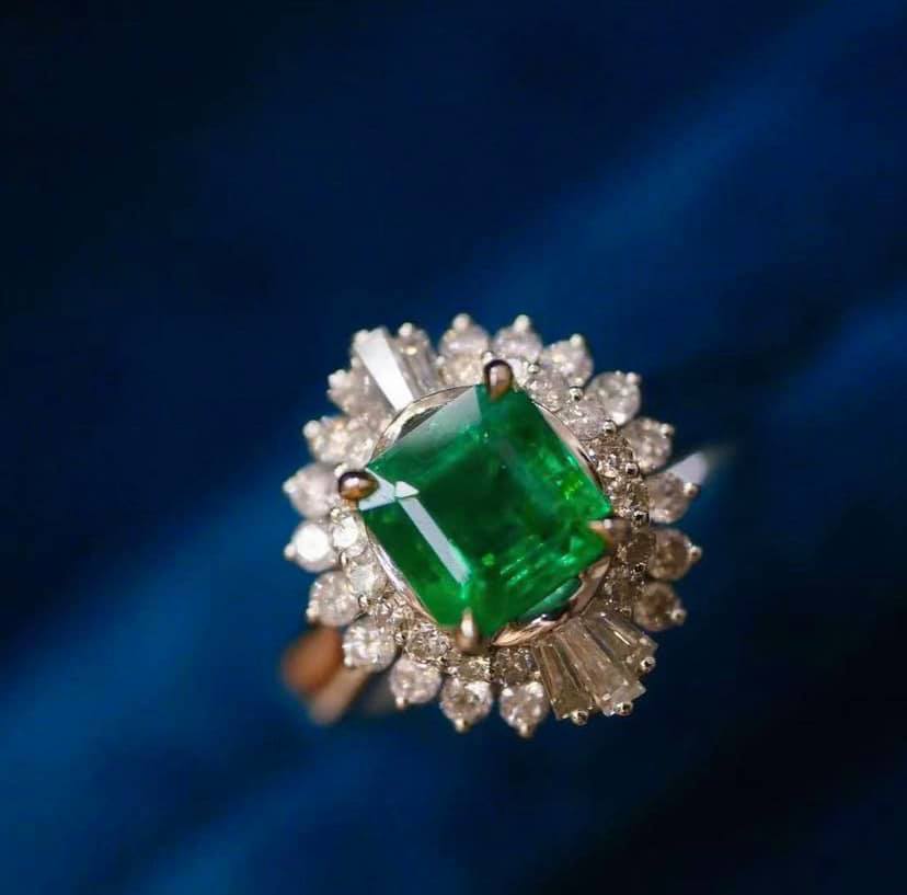 1.22ct Vivid Green Emerald