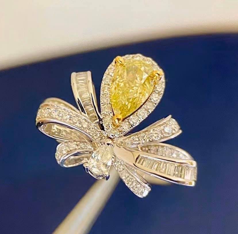 0.7ct Yellow Diamond