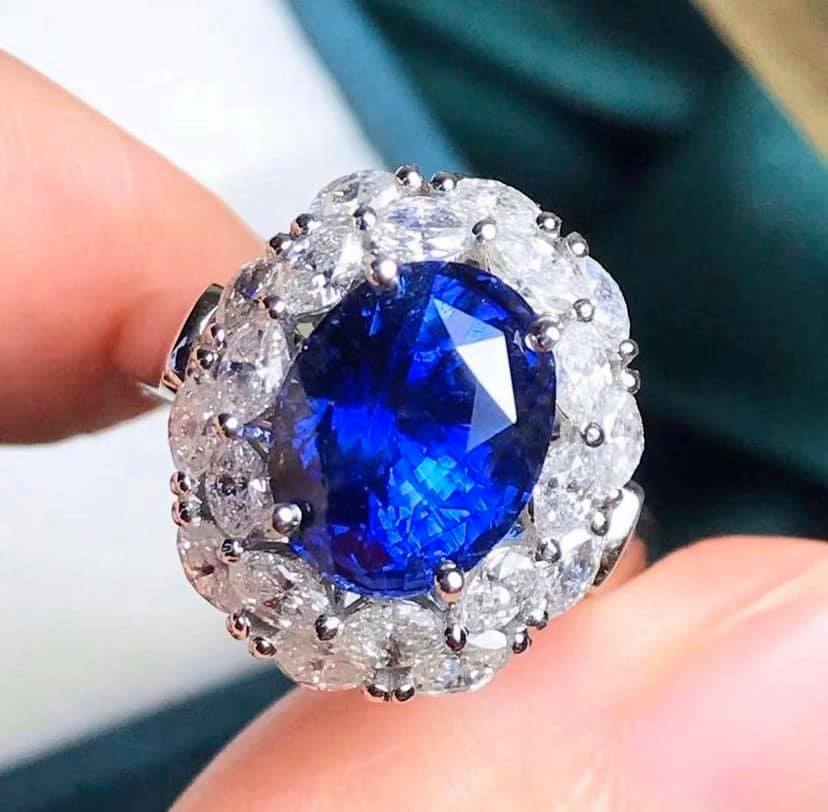 4.81ct Unheated Cornflower Blue Sapphire