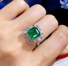 Load image into Gallery viewer, 4.65ct Vivid Green Emerald
