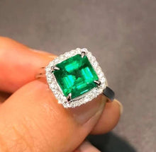 Load image into Gallery viewer, 2.43ct Vivid Green Emerald
