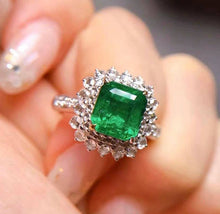 Load image into Gallery viewer, 2.73ct Vivid Green Emerald
