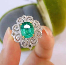Load image into Gallery viewer, 2.05ct Vivid Green Emerald (7.38*8.96)
