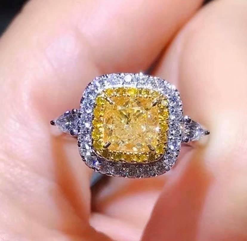 1.02ct Yellow Diamond