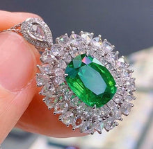 Load image into Gallery viewer, 4.5ct Vivid Green Emerald, GLASSY PIECE!!!!!
