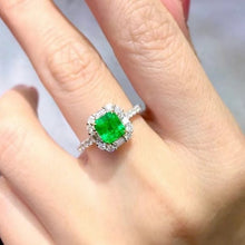 Load image into Gallery viewer, 1.18ct Vivid Green Emerald
