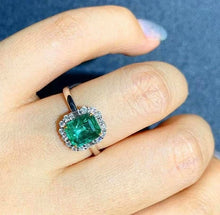 Load image into Gallery viewer, 1ct Vivid Green Emerald
