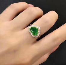 Load image into Gallery viewer, 2.35ct HEART Vivid Green Emerald (8.5*10.35)
