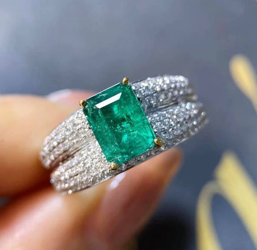 1.26ct COLUMBIA Vivid Green Emerald