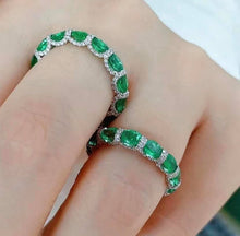 Load image into Gallery viewer, Vivid Green Emerald
