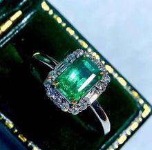 Load image into Gallery viewer, 1ct Vivid Green Emerald
