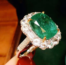 Load image into Gallery viewer, 6.1ct Vivid Green Emerald
