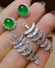 Load image into Gallery viewer, 4.6ct Vivid Green Emerald

