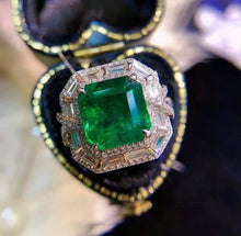 Load image into Gallery viewer, 4.65ct Vivid Green Emerald
