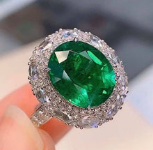 Load image into Gallery viewer, 4.64ct Verdant Green Emerald, Insignificant Oil, VIBRANT Brilliance
