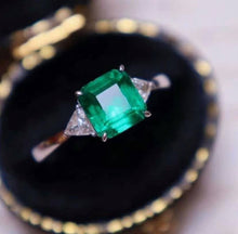 Load image into Gallery viewer, 1.6ct Insignificant Oil, Vivid Green Emerald
