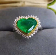 Load image into Gallery viewer, 2.35ct HEART Vivid Green Emerald (8.5*10.35)
