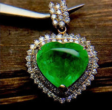 Load image into Gallery viewer, 10ct RARE COLUMBIA HEART Vivid Green Emerald
