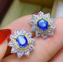Load image into Gallery viewer, 2ct Cornflower Blue Sapphire
