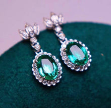 Load image into Gallery viewer, 1.5ct Vivid Green Emerald (insignificant oil)
