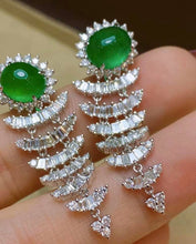 Load image into Gallery viewer, 4.6ct Vivid Green Emerald
