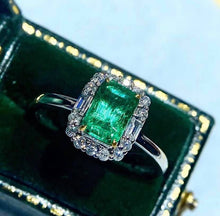 Load image into Gallery viewer, 1ct Vivid Green Emerald
