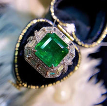 Load image into Gallery viewer, 4.65ct Vivid Green Emerald
