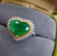 Load image into Gallery viewer, 2.35ct HEART Vivid Green Emerald (8.5*10.35)
