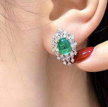 Load image into Gallery viewer, 2.65ct Vivid Green Emerald
