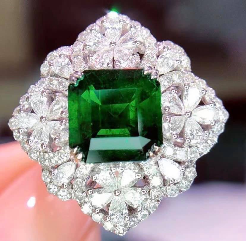 2.1ct NO OIL, VERDANT Green Emerald