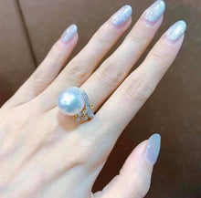 Load image into Gallery viewer, 13.6mm Australian White South Sea Pearl, Full Round, Excellent Luster, Insignificant Flaw

