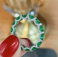Load image into Gallery viewer, Vivid Green Emerald
