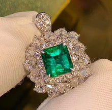 Load image into Gallery viewer, 0.8ct Vivid Green Emerald
