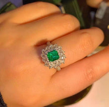 Load image into Gallery viewer, 0.8ct Vivid Green Emerald
