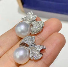 Load image into Gallery viewer, 11.5mm Australian White South Sea Pearls, Full round, Excellent luster, Almost Flawless
