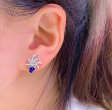 Load image into Gallery viewer, 1ct Royal Blue Sapphire
