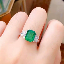 Load image into Gallery viewer, 3.6ct Vivid Green Emerald
