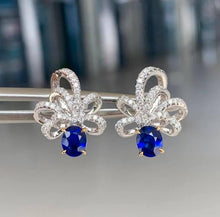 Load image into Gallery viewer, 1ct Royal Blue Sapphire

