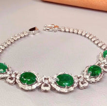 Load image into Gallery viewer, 7.5ct Vivid Green Emerald
