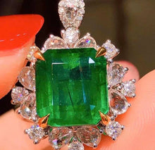 Load image into Gallery viewer, 5.18ct Vivid Green Emerald
