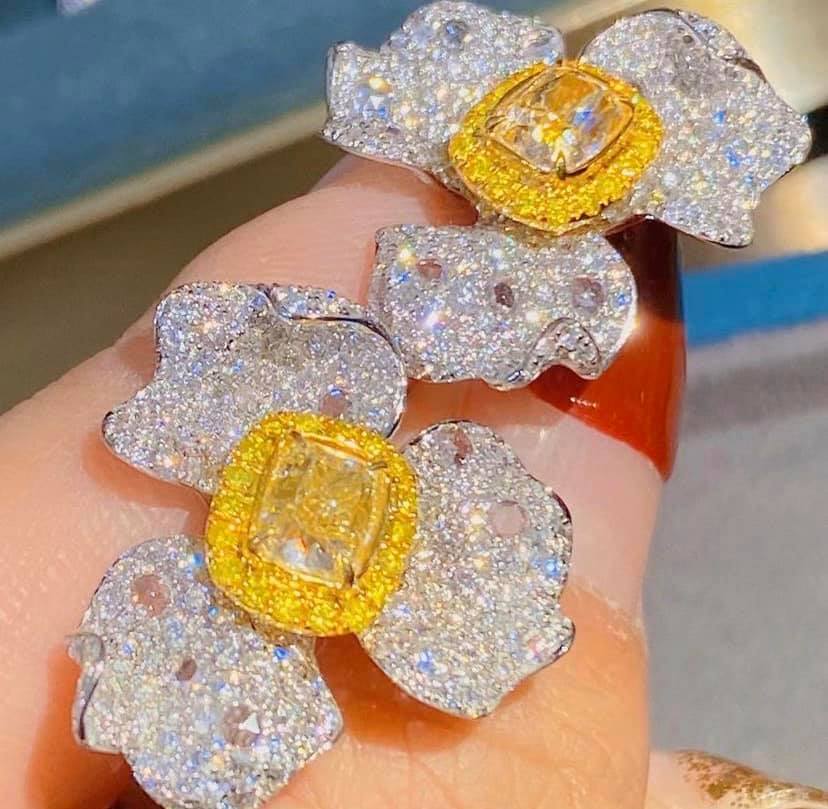 2.01ct Yellow Diamond