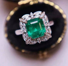 Load image into Gallery viewer, 3.3ct Vivid Green Emerald

