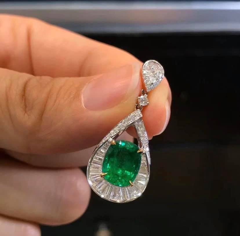 2.62ct Vivid Green Emerald