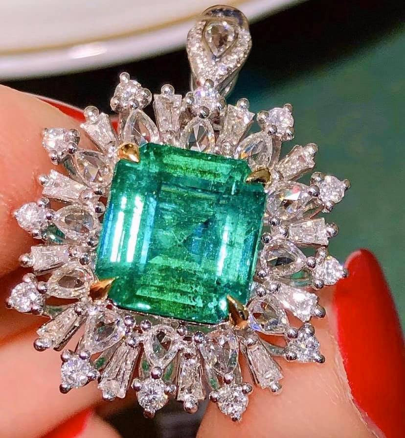 3.97ct Vivid Green Emerald