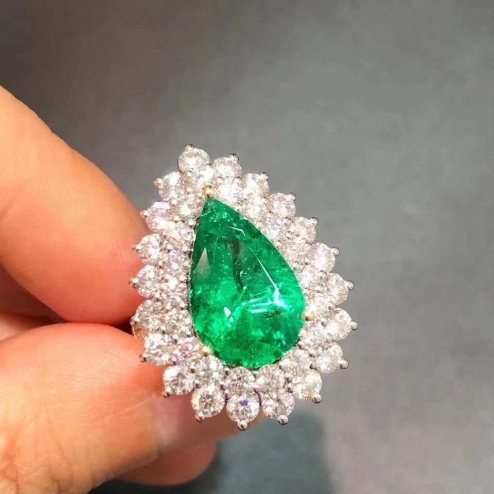 3.49ct COLUMBIA MUZO MINE Vivid Green Emerald