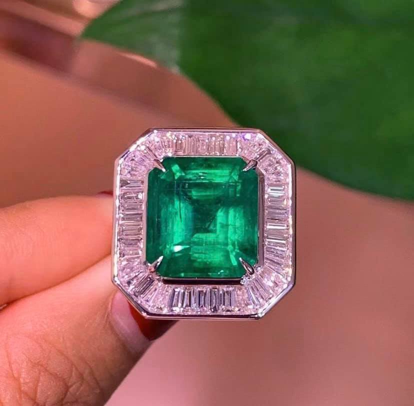 11.59ct Vivid Green Emerald